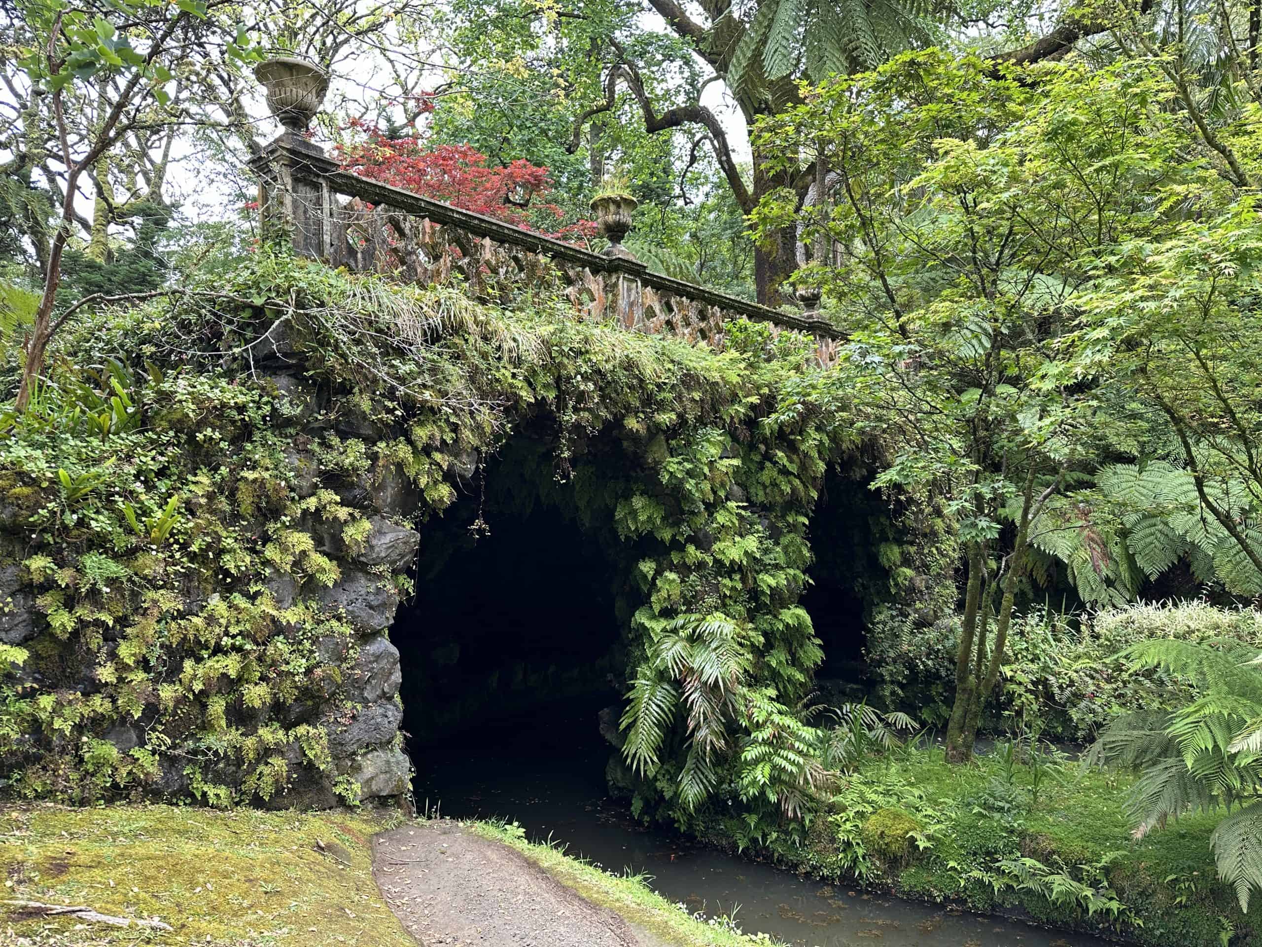 Decorative arch bridge