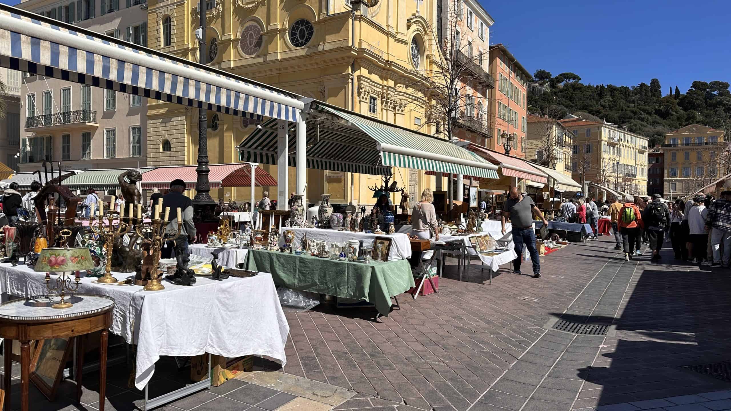 Antique market 