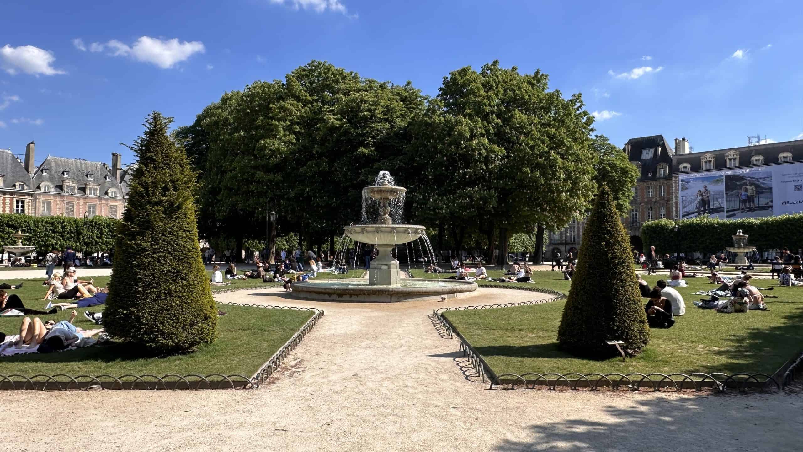 Fountain in Place des Vosges