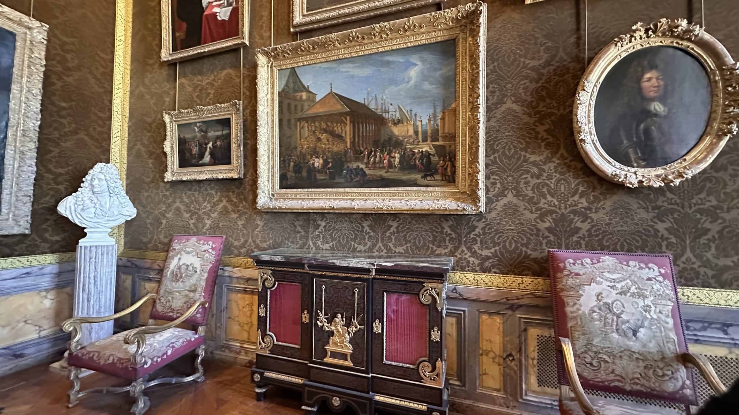 Furnishings in the Palace