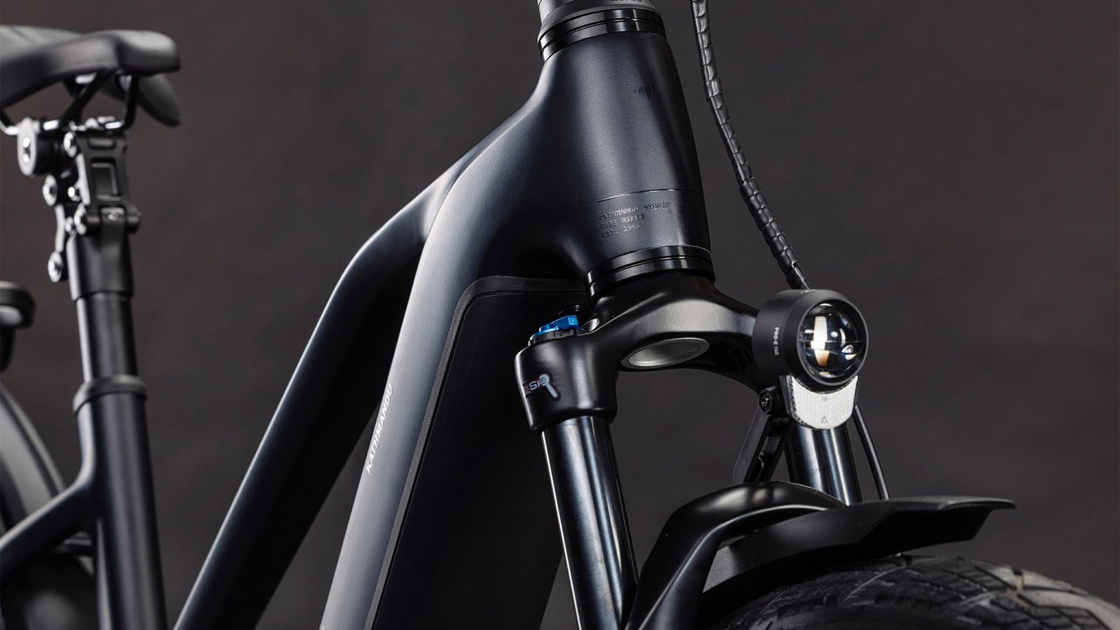 Kathmandu Hybrid Pro 800 coal´n´black Trapeze