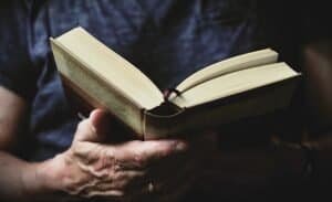 Read more about the article Libros de Educación Financiera para Transformar tu Vida Económica