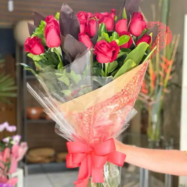 Buquê 24 Rosas Vermelhas Premium - Imagem 3