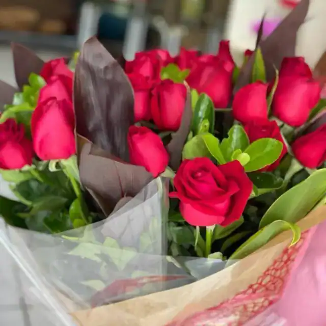 Buquê 24 Rosas Vermelhas Premium - Imagem 2