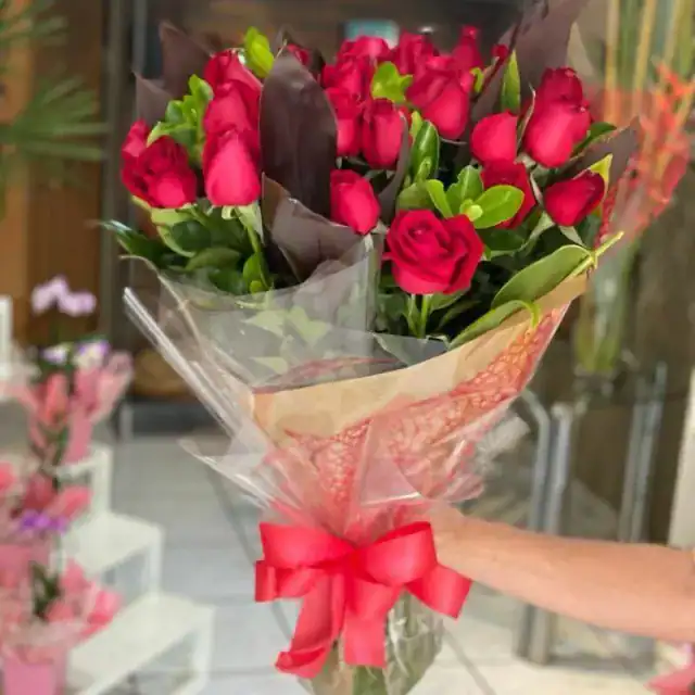 Buquê 24 Rosas Vermelhas Premium