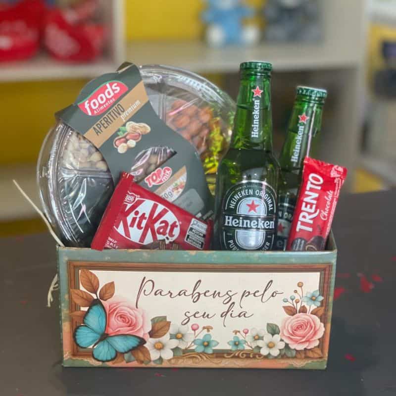 Cesta happy hour com cervejas e petiscos