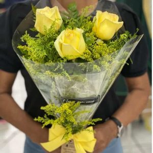 mini buque 3 rosas amarelas