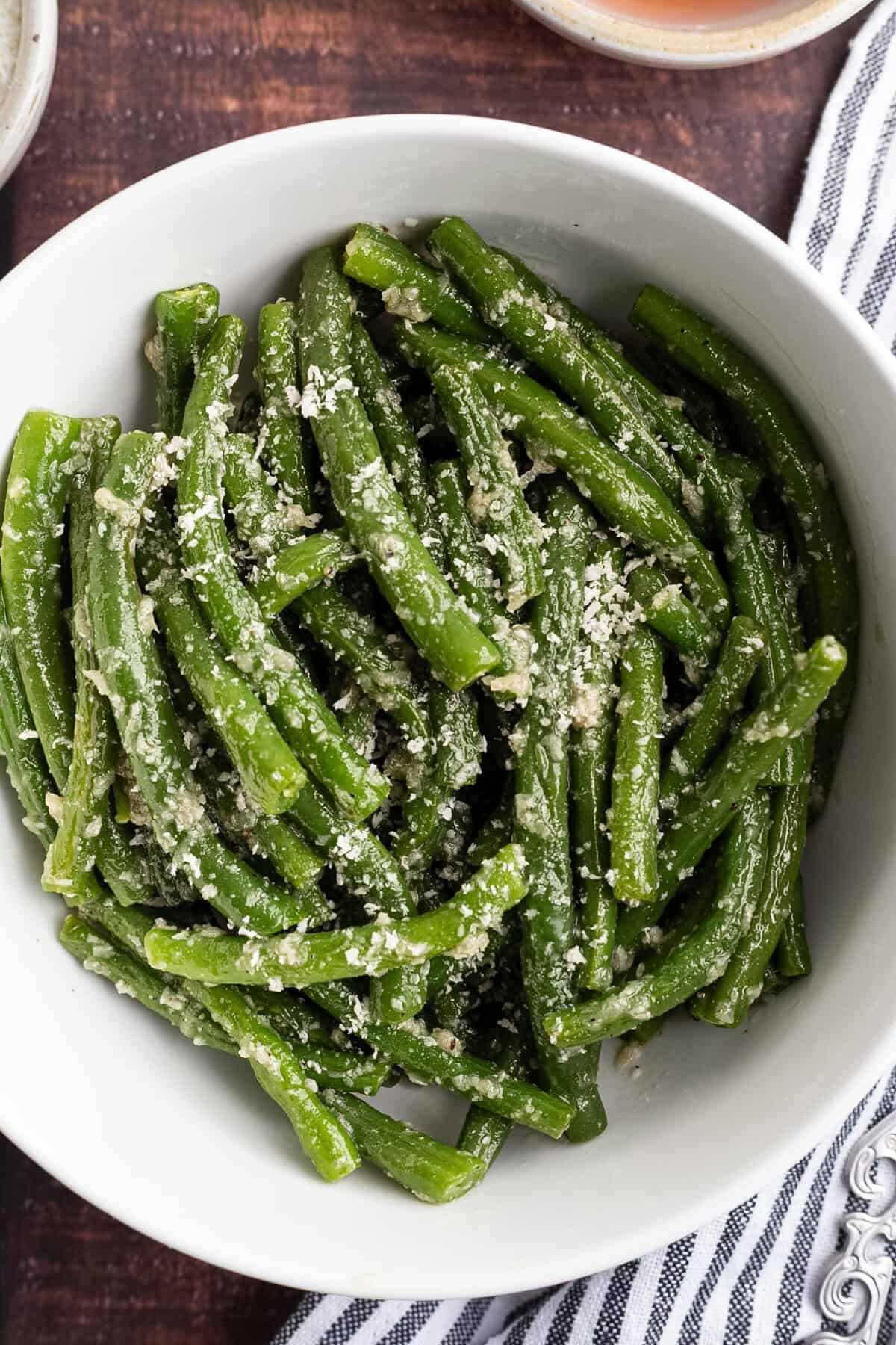 A bowl of seasoned green beans.
