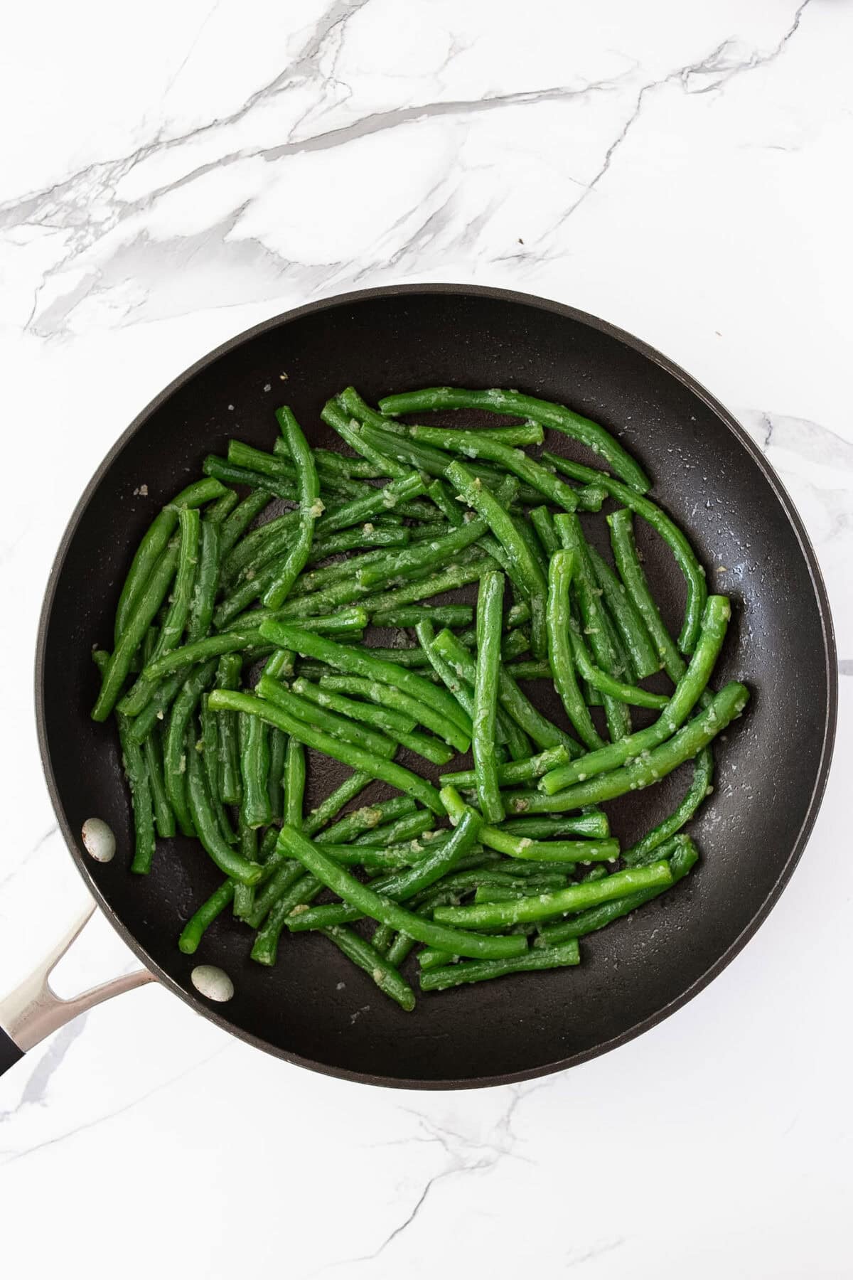 A pan of sauteed green beans.