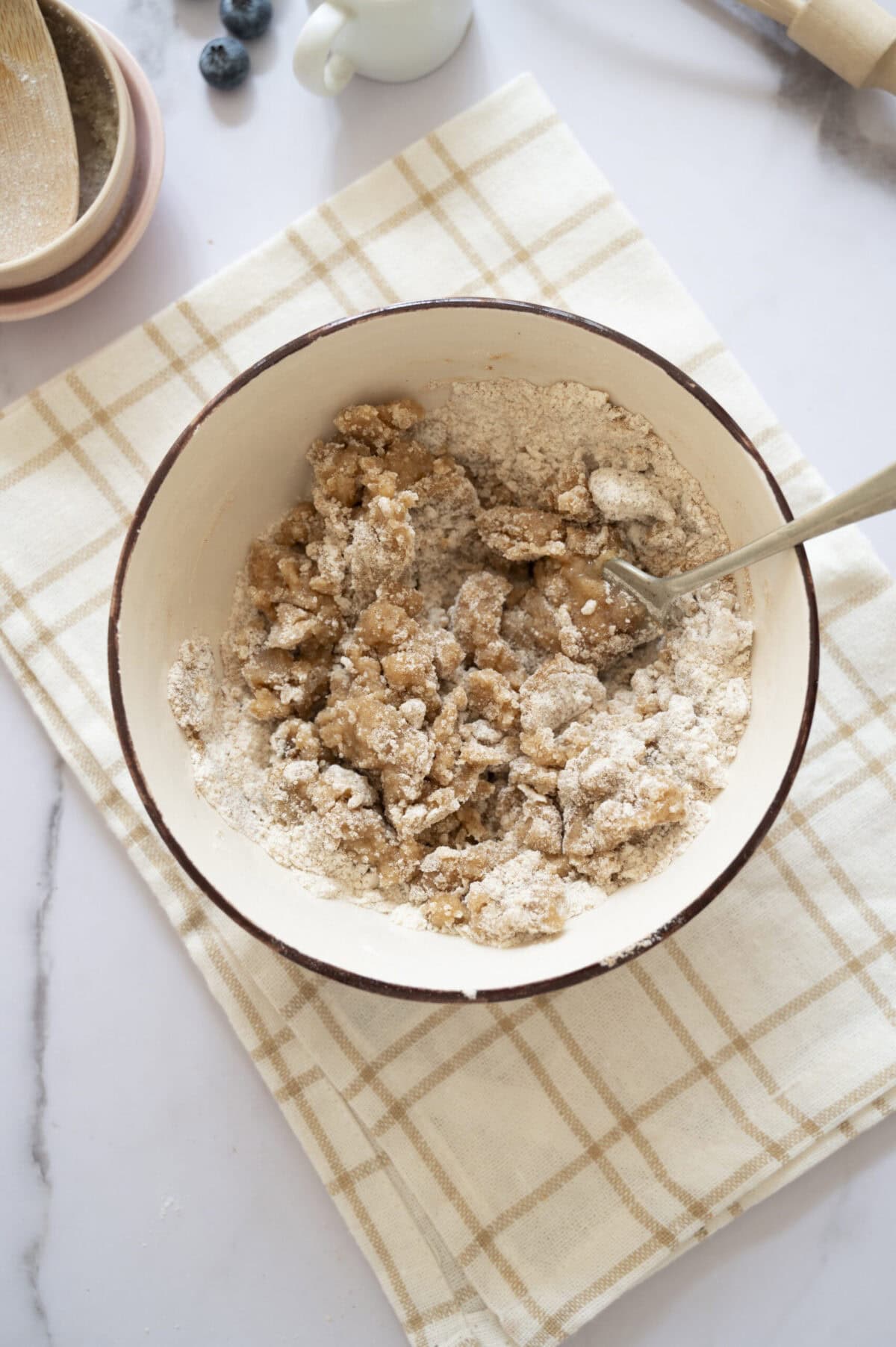 A bowl of streusel.