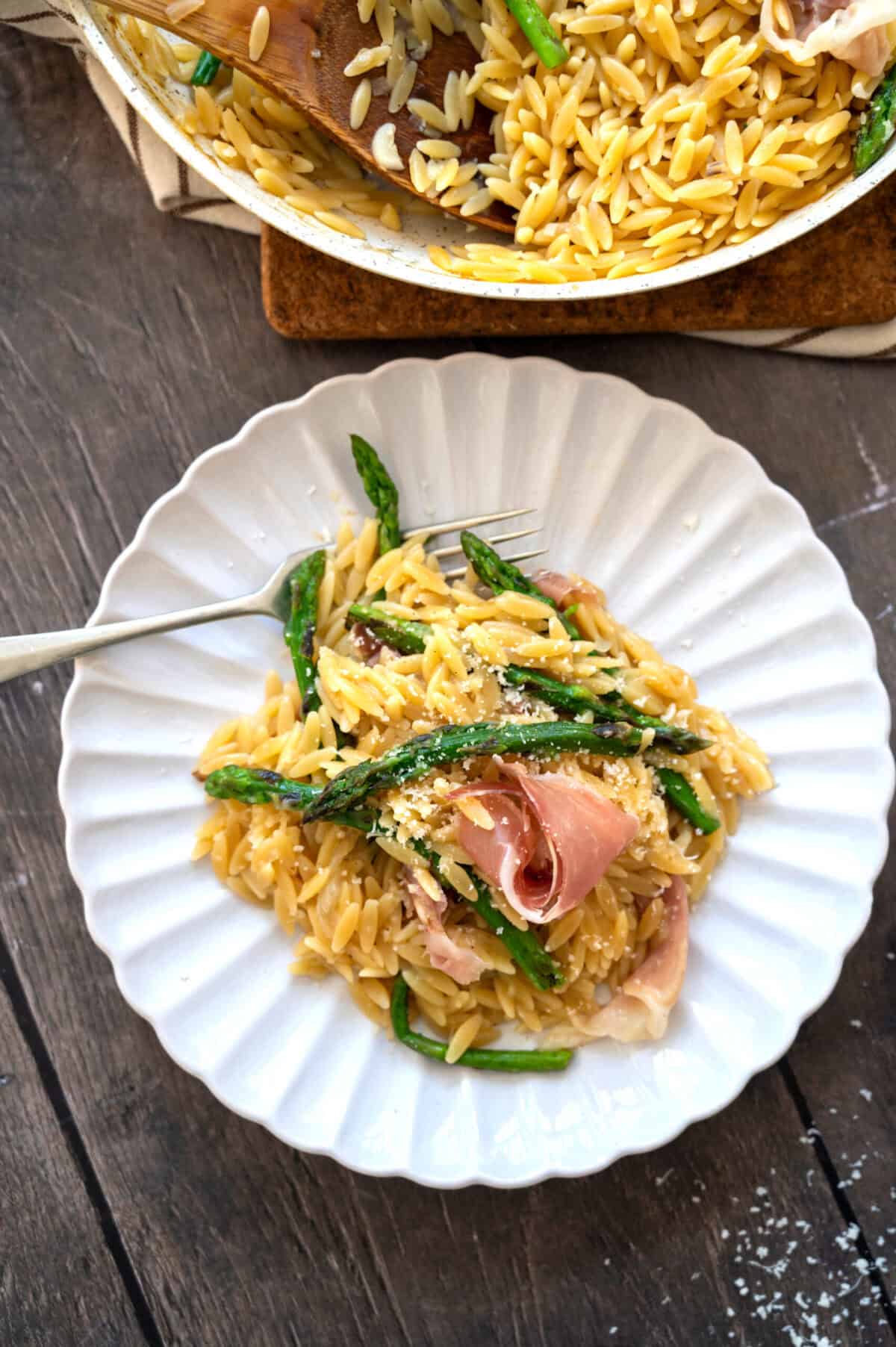 Orzo with asparagus and prosciutto.