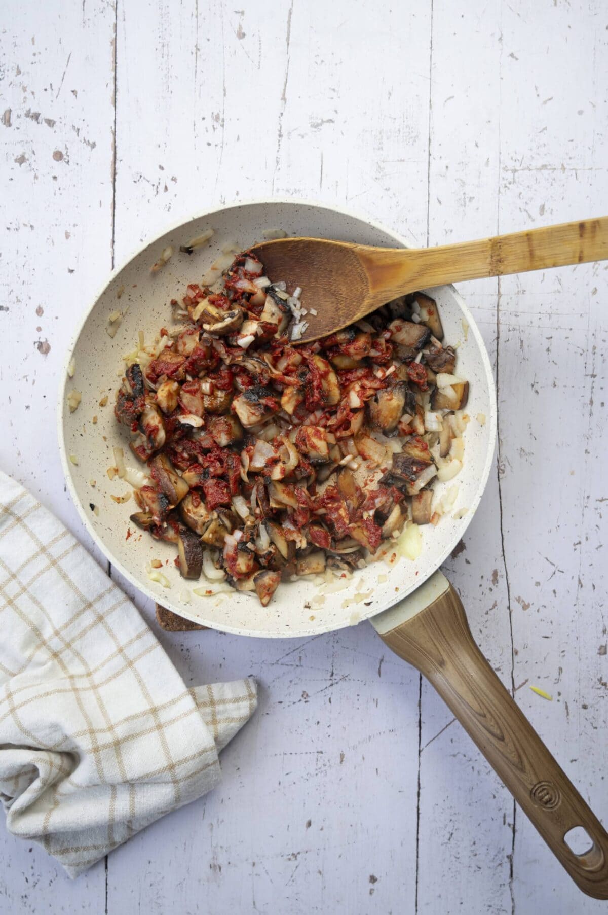 Cooked mushrooms with garlic, shallot, and tomato paste.