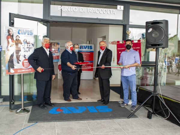 Inaugurazione nuova sede: il taglio del nastro