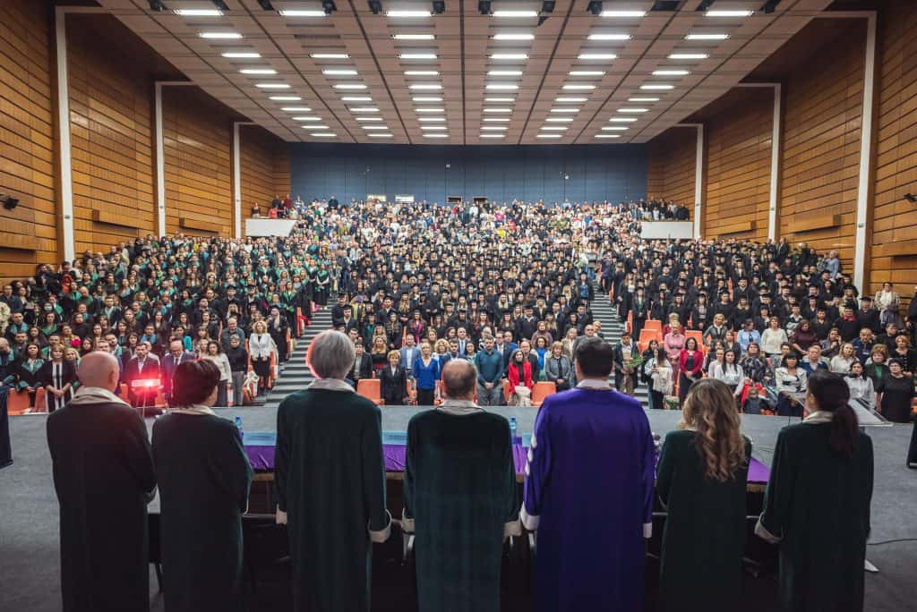 Tarzhestvena promotsia na Vipusk 2025 496 absolventi na FOZ poluchiha svoite diplomi, glavno izobrazhenie