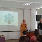 Predstavyane na FOZ v NPMG uchenitsi ot 11 klas se zapoznaha s nashite spetsialnosti, glavna