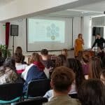 Predstavyane na FOZ v NPMG uchenitsi ot 11 klas se zapoznaha s nashite spetsialnosti, snimka 2