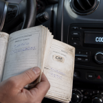 code autoradio dacia duster carnet entretien main