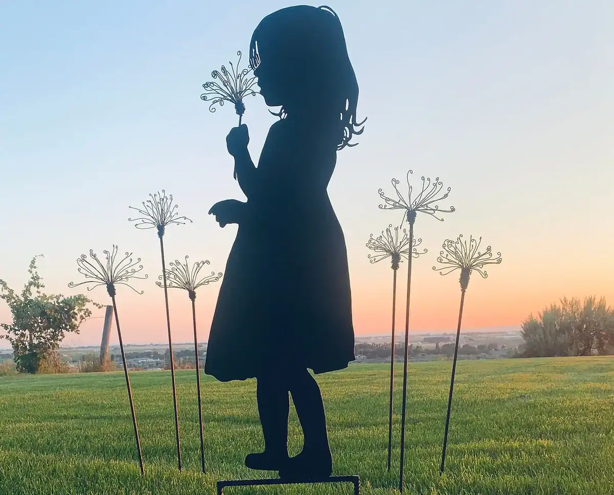girl_with_dandelions_silhouette_sculpture girl with 6 dandelions silhouette garden sculpture stakes