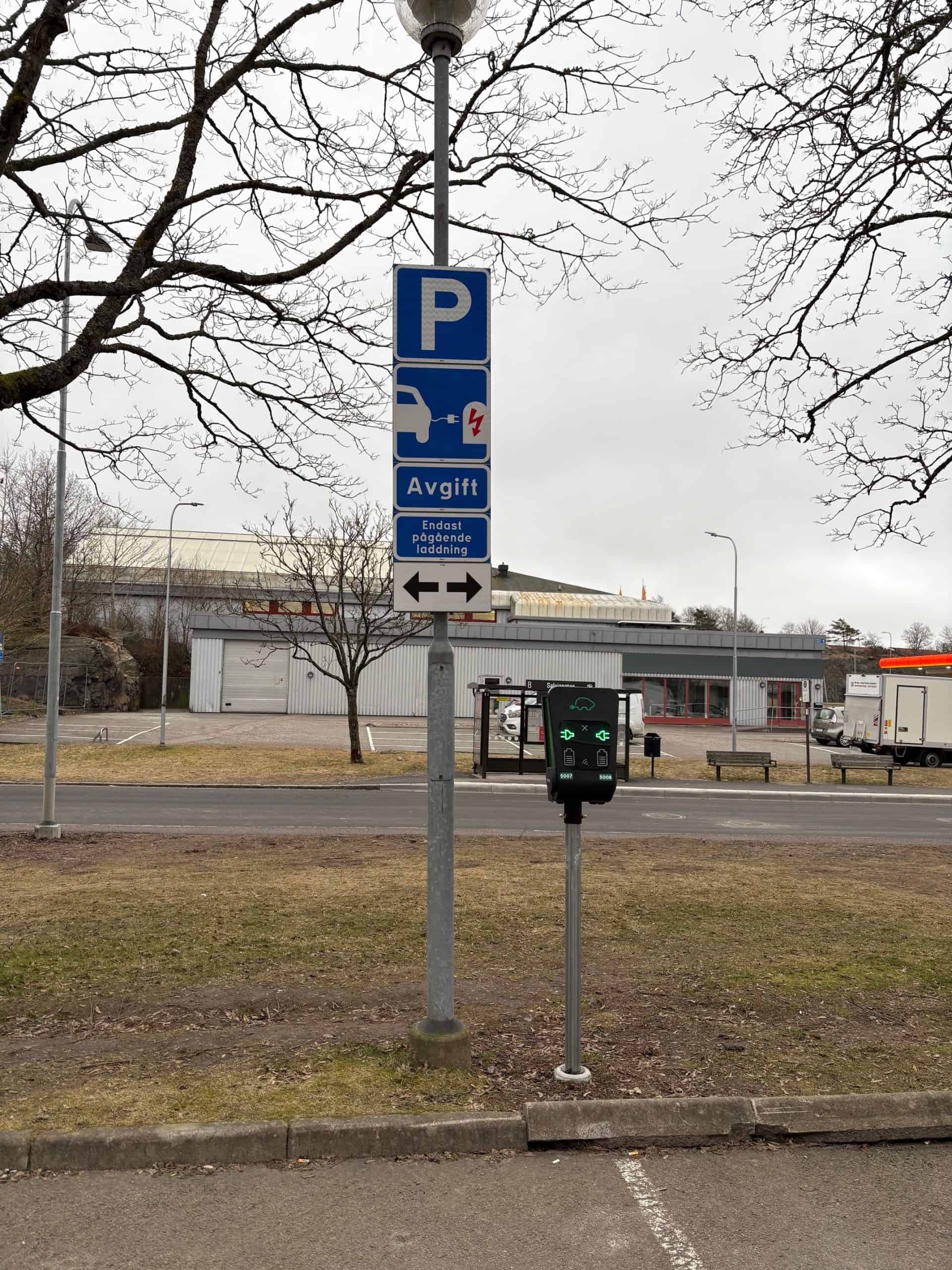 2 av 10 Laddstolpar på Salviagatans laddzon