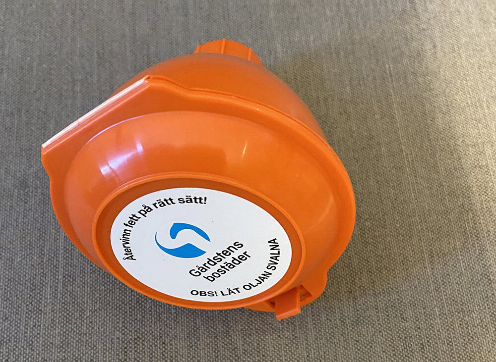 bild på en miljötratt som används när du ska slänga olja