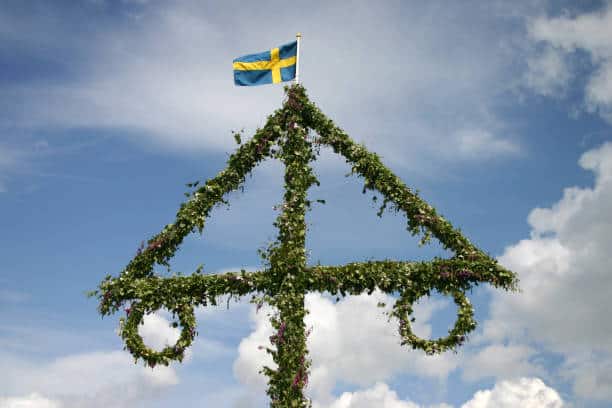 Bild på en midsommarstång. Istockphoto