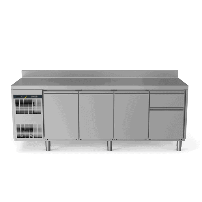 Zanussi Kølebord 590L Med Bagkant, 3 Låger Og 2 Skuffer Til Professionel Køkkenbrug.