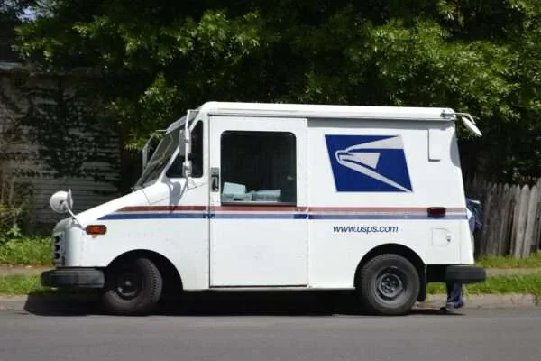 Accidente con un camión de correo de USPS en Massachusetts