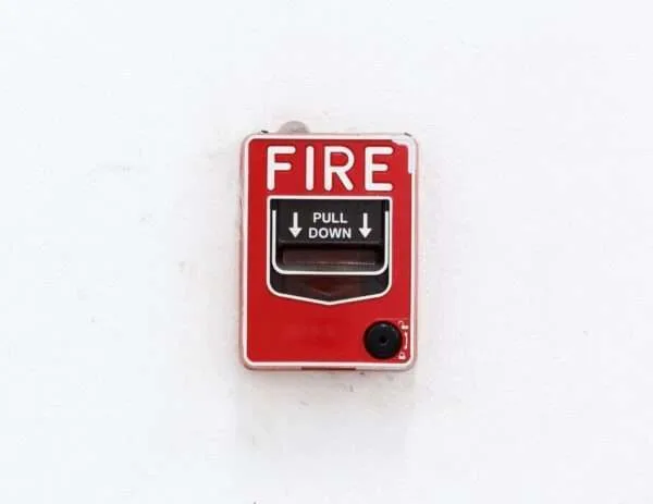 red pull-down fire alarm