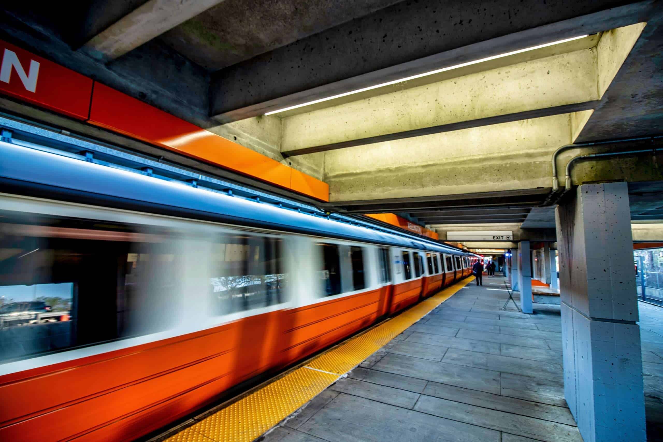 ¿Te has lesionado en la MBTA o en un servicio de transporte compartido? Abogado de Boston especializado en lesiones personales por accidentes de tren, autobús o "The Ride". 