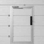 la puerta de garaje con portillo