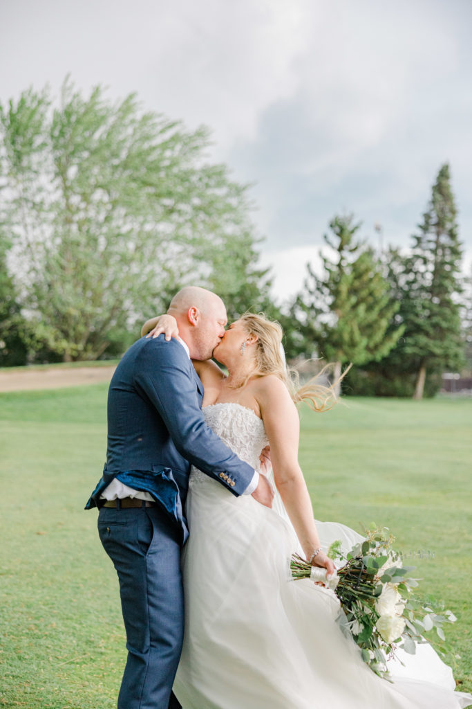 Alyssa David Wedding Ale Amberwood Grey Loft Studio 2022