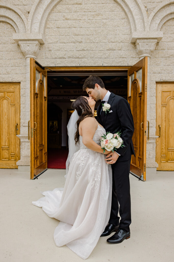 Chelsea Vincent St.Elias Wedding May Grey Loft Studio 2025 175