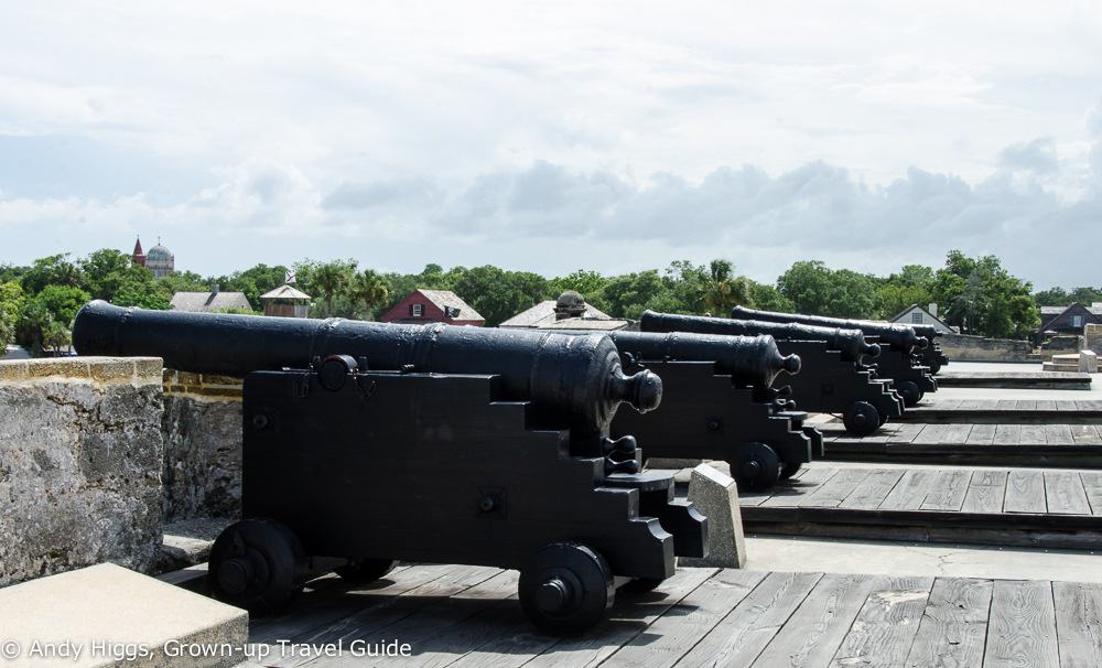 Fort cannons
