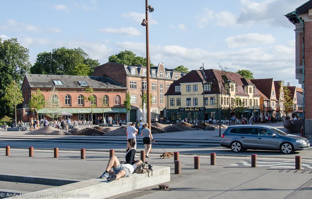 Shopping meets water