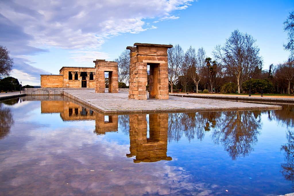 1024px-El_Templo_de_Debod