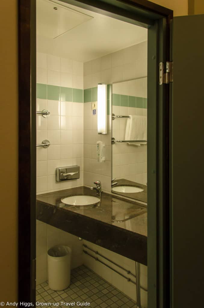 Radisson Blu Seaside Helsinki - Bathroom