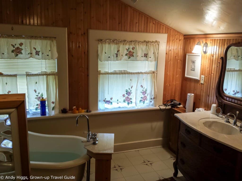 Cedar Key B&B bathroom