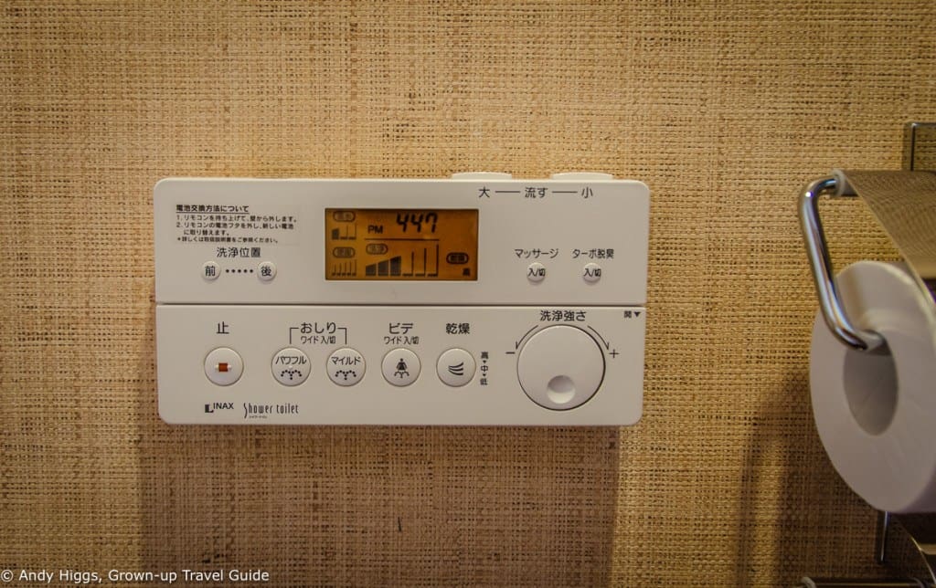 Hotel 2 Naha toilet controls