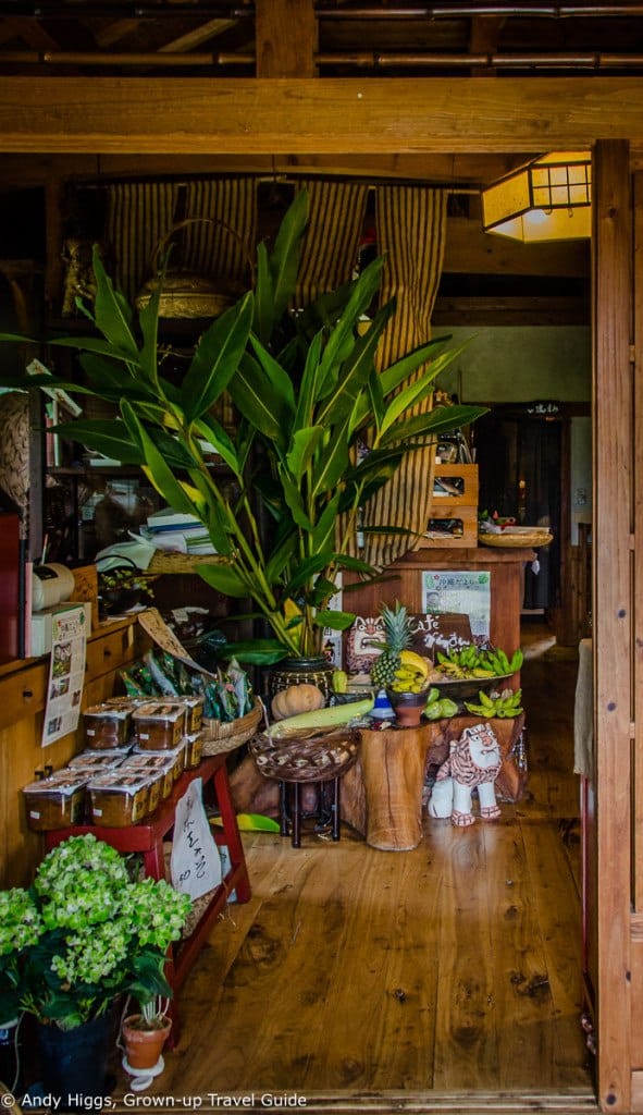 Lunch restaurant entrance