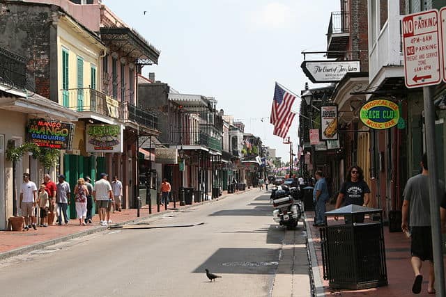 640px-bourbon_st_french_quarter_new_orleans_usa2
