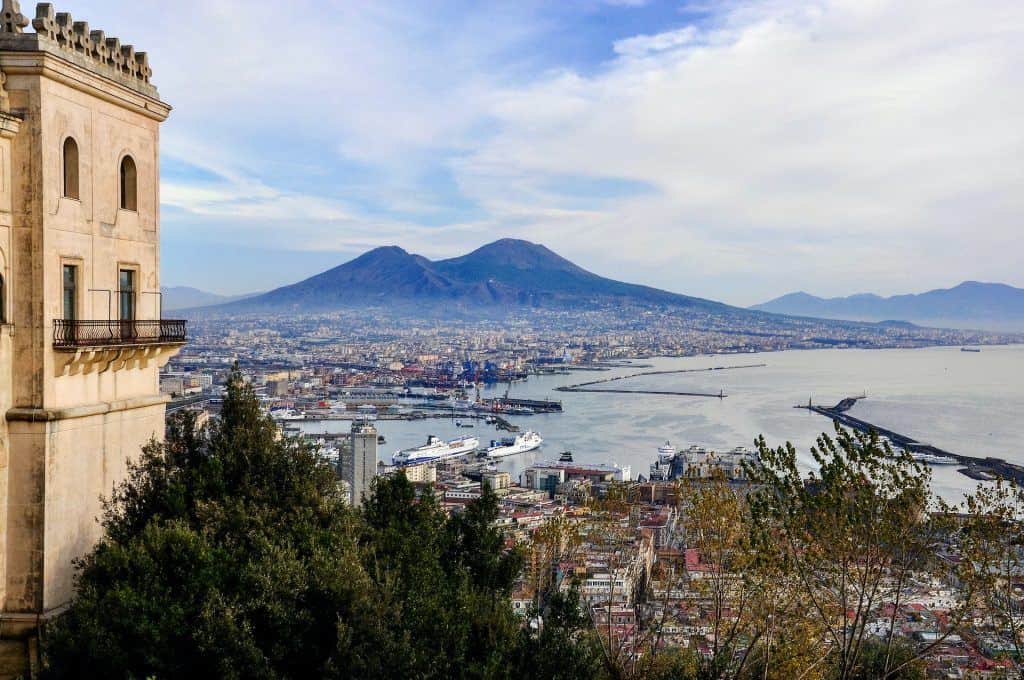 is it safe to travel to naples