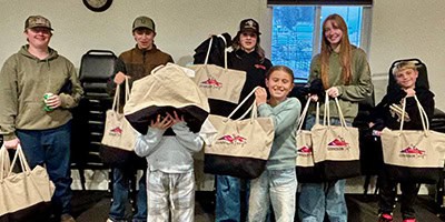 Town and Country Outlaws 4H Club kids help make holiday bags - leads to the December Newsletter.