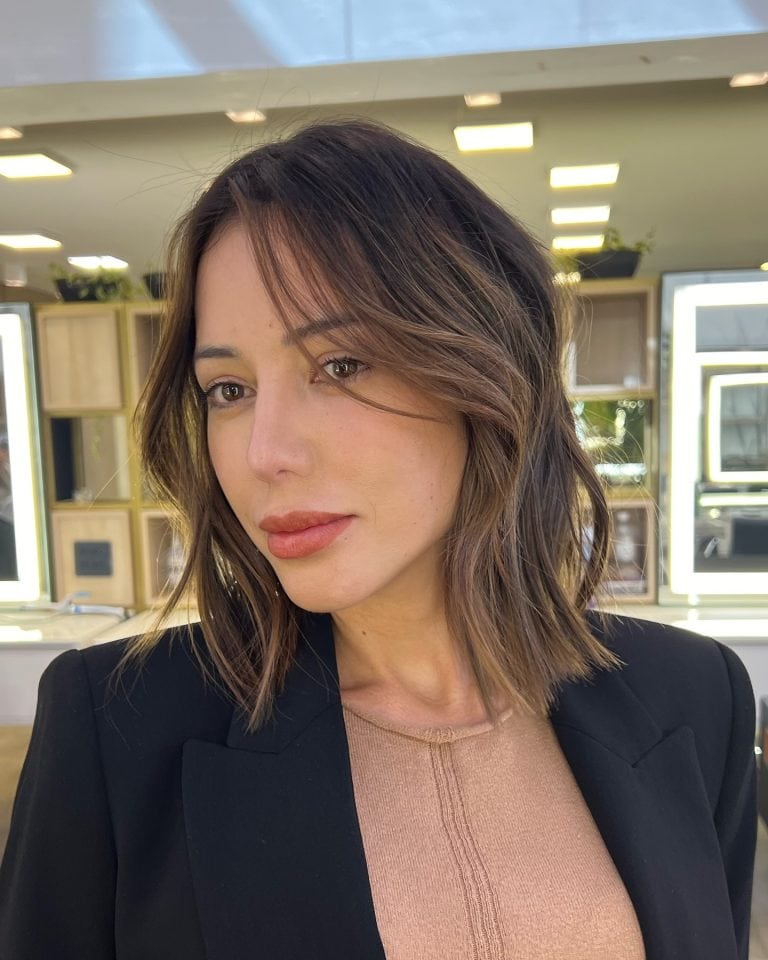 Textured Wavy Medium Bob Hairstyle with Soft Layers