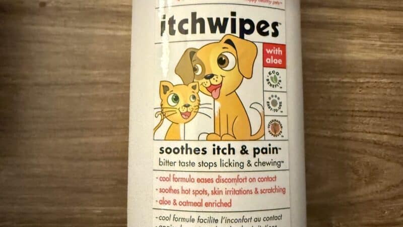 dog grooming wipes on table