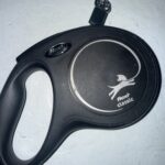 a retractable leash clean upclose