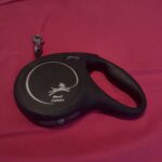 a leash that is retractable on table