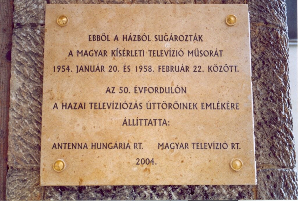 Emléktáblák 1 agancs utca 30 32
