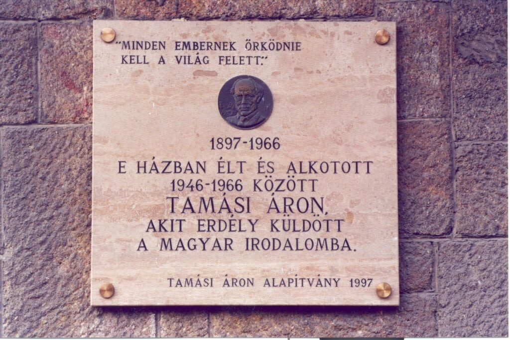 Emléktáblák 32 alkotas utca 51b