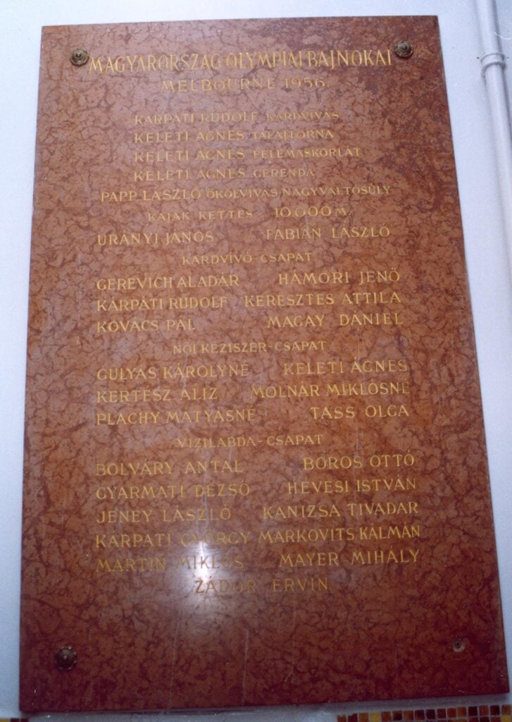 Emléktáblák 15 fe0000514 0 e1642690539225