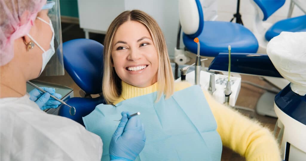 The Link Between Oral Health and Overall Health: Why Your Smile Matters More Than You Think 2 The girl smiles at the dentist and looks at her
